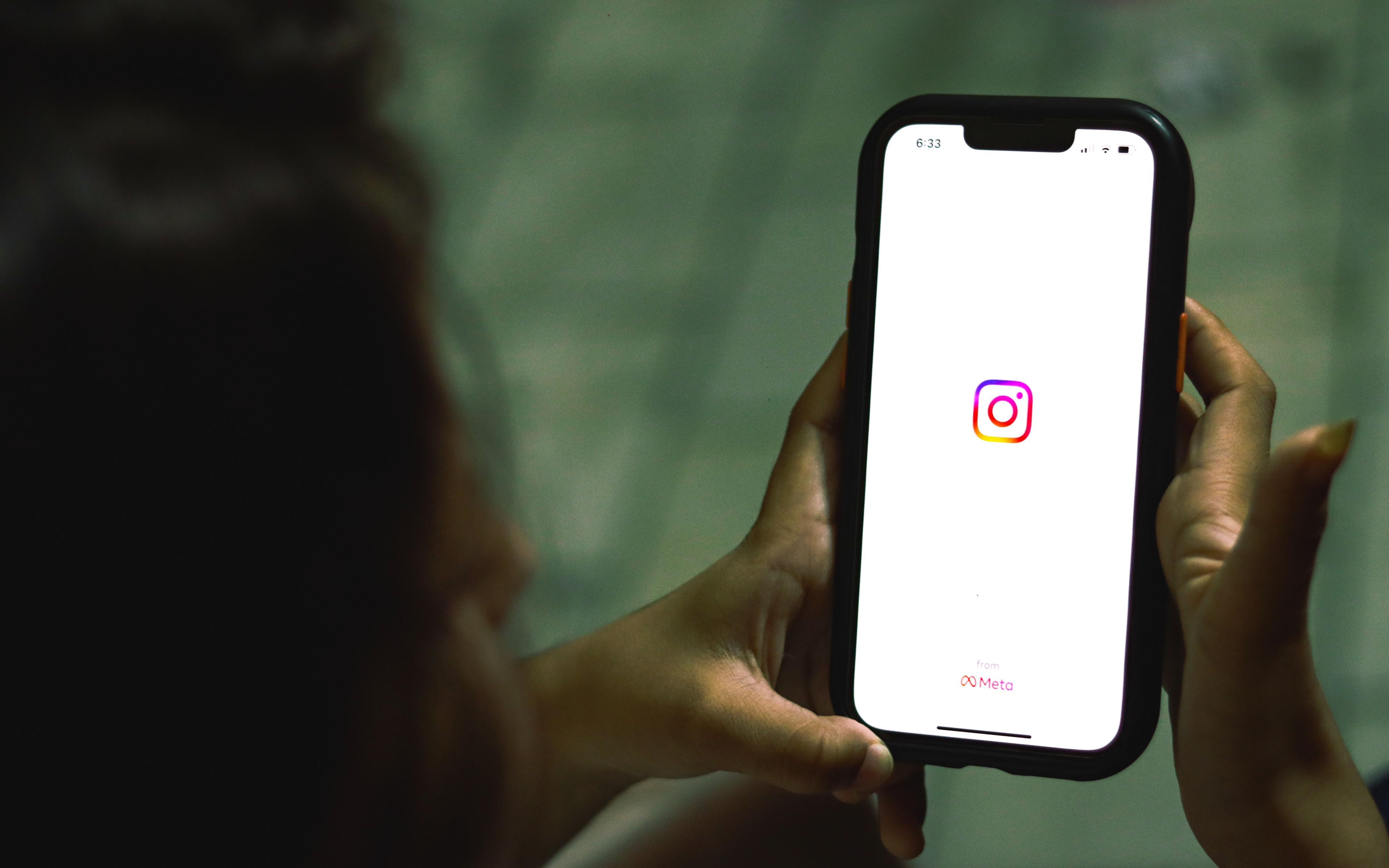 Instagram Mulai Batasi Akun Influencer AI yang Tidak Pakai Label