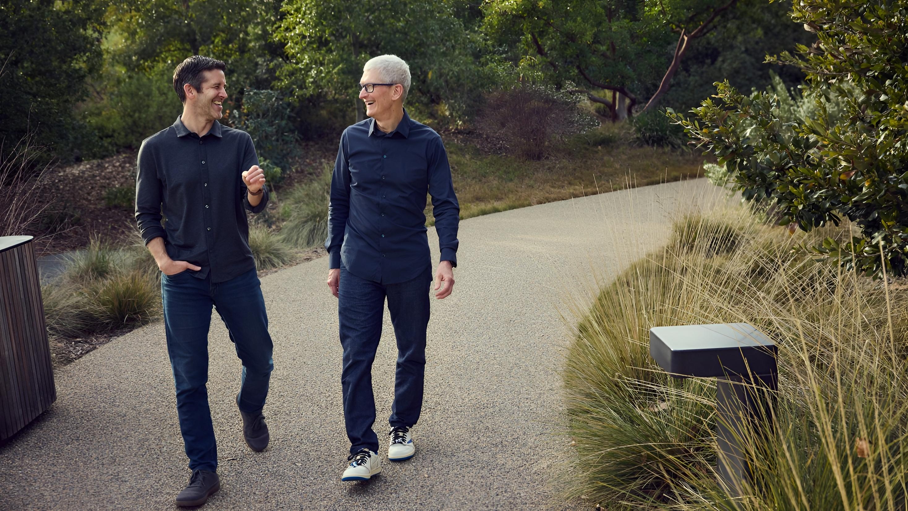 Tim Cook Resmi Mundur dari CEO Apple, John Ternus Jadi Penggantinya