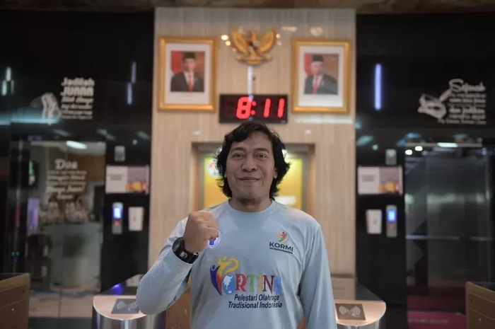 Kisah Dibalik Nyalegnya Komeng Jadi Calon DPD Jawa Barat Fotonya Bikin Viral di Pemilu 2024