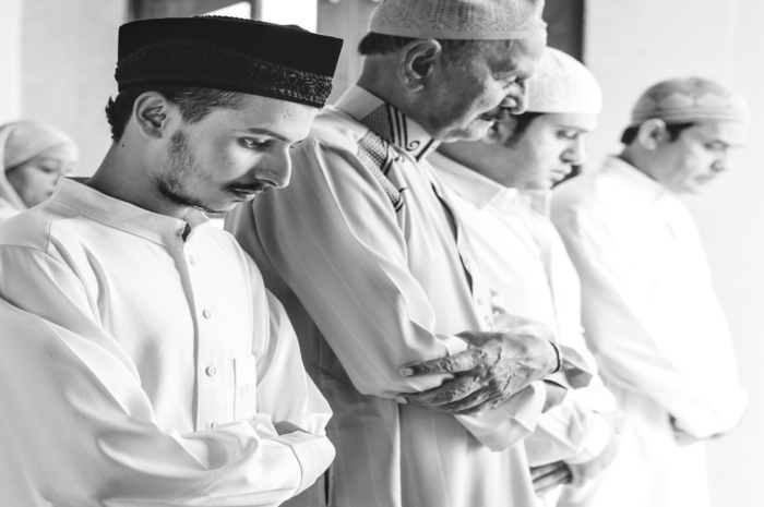 Niat, Tata Cara dan Doa Sholat Tahajud Secara Lengkap Dengan Artinya
