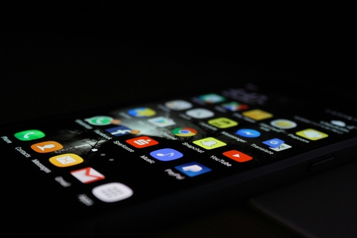 4 Rekomendasi Merk Tempered Glass Terbaik 2024 untuk Smartphone